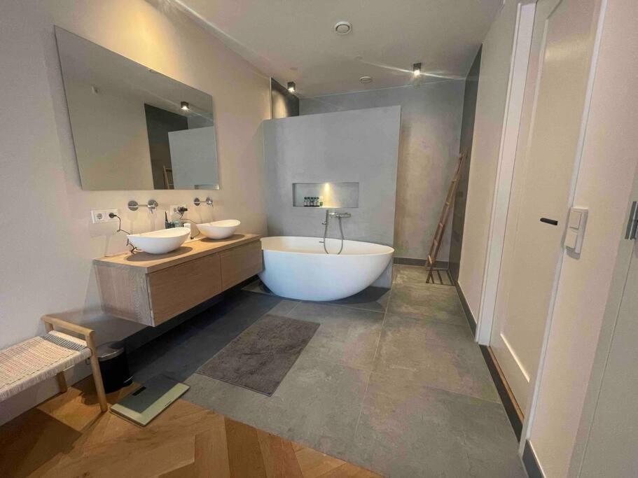 Trendy Spacious, Canal Terrace * Amsterdam