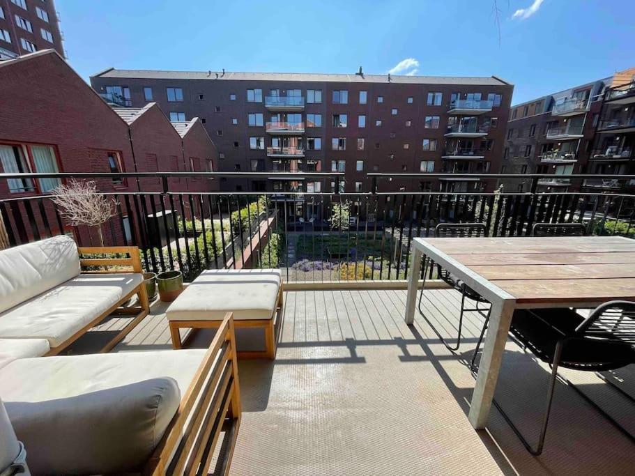 Trendy Spacious, Canal Terrace