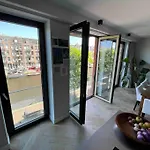 Trendy Spacious, Canal Apartment Terrace